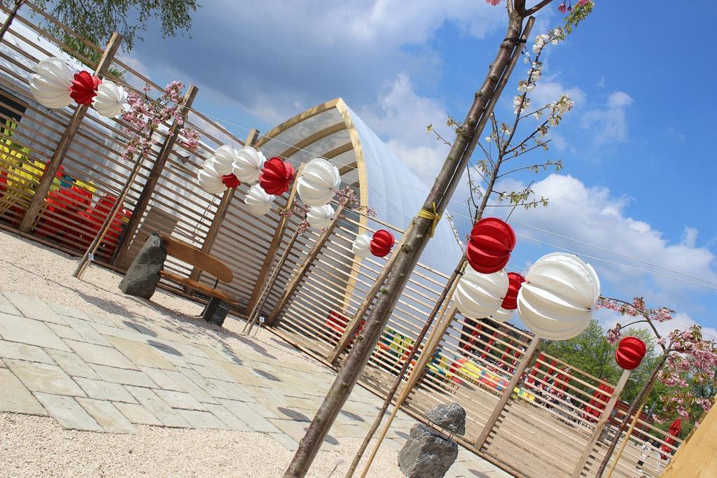 Unser Barlooon in weiß in der Größe S bei der Gartenschau in der Havelregion 2015 - Beim Packhof in der Kirschblüte.