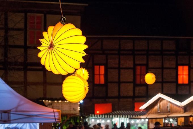 Der wetterfeste und robuste Lampion Barlooon beim Advent in den Höfen in Quedlinburg Weihnachtsbeleuchtung.