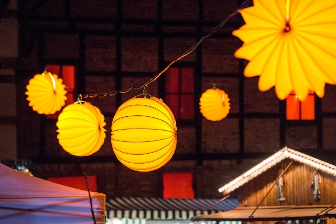 Der wetterfeste und robuste Lampion Barlooon beim Advent in den Höfen in Quedlinburg als Beleuchtung.