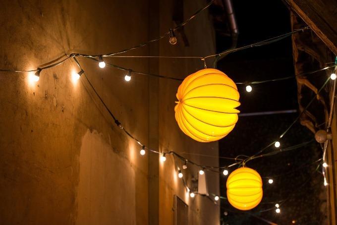 Der wetterfeste und robuste Lampion Barlooon beim Advent in den Höfen in Quedlinburg.