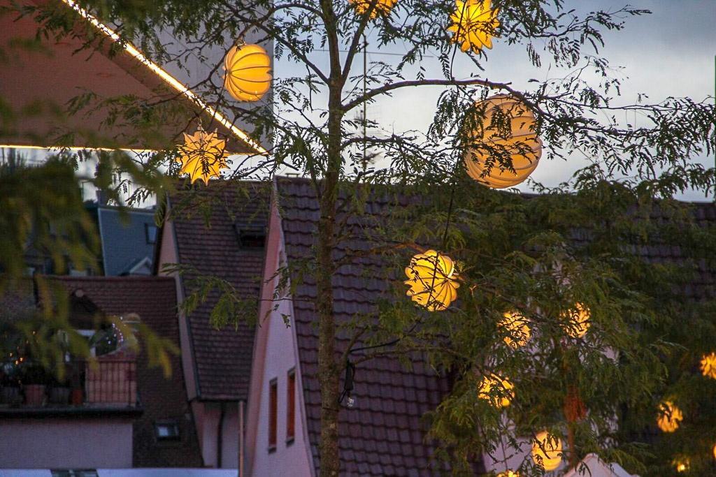 Der wetterfeste und robuste Lampion Barlooon beim Lago-Center in Konstanz.