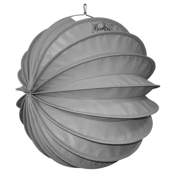 Der wetterfeste Outdoor Lampion Barlooon in grau, bedruckt mit Logo, in der You-Edition in der Größe L - Die Seitenansicht.