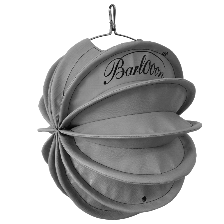 Der wetterfeste Outdoor Lampion Barlooon in grau, bedruckt mit Logo, in der You-Edition in der Größe S - Die Seitenansicht.