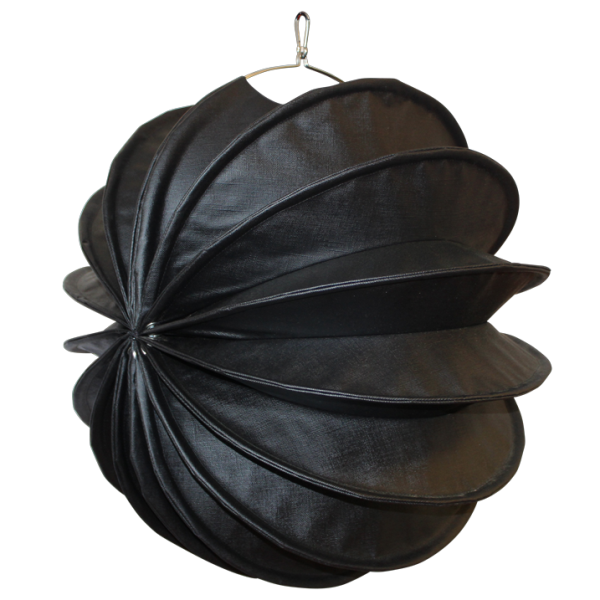 Der wetterfeste Outdoor Lampion Barlooon in der Dark-Edition in schwarz in der Größe M - Die Seitenansicht.