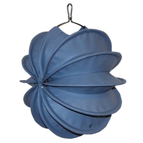 Der wetterfeste Outdoor Lampion Barlooon in taubenblaugrau in der Grösse S - Die Seitenansicht.