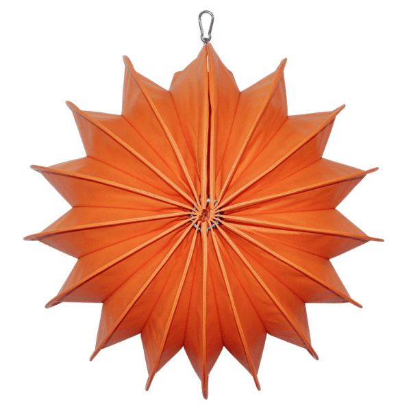 Der wetterfeste Outdoor Lampion Barlooon in orange in der Grösse M - von der Seite.
