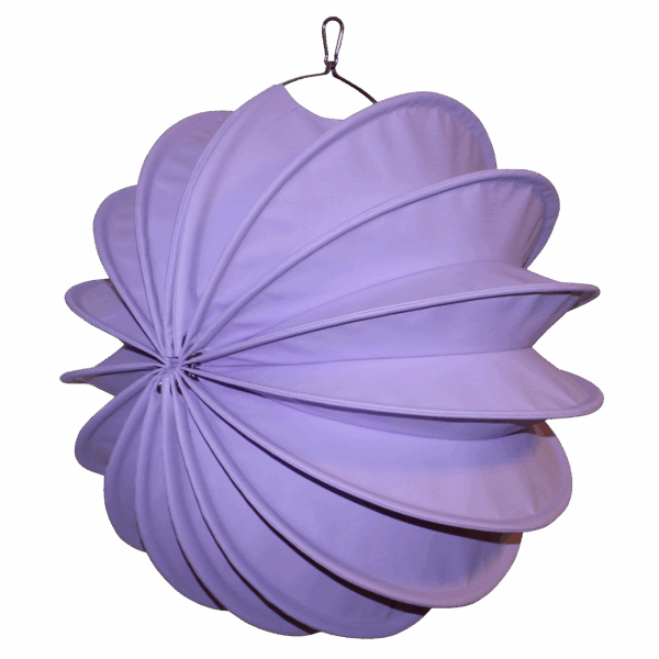 Der wetterfeste Outdoor Lampion Barlooon in flieder Groesse M von der Seite.